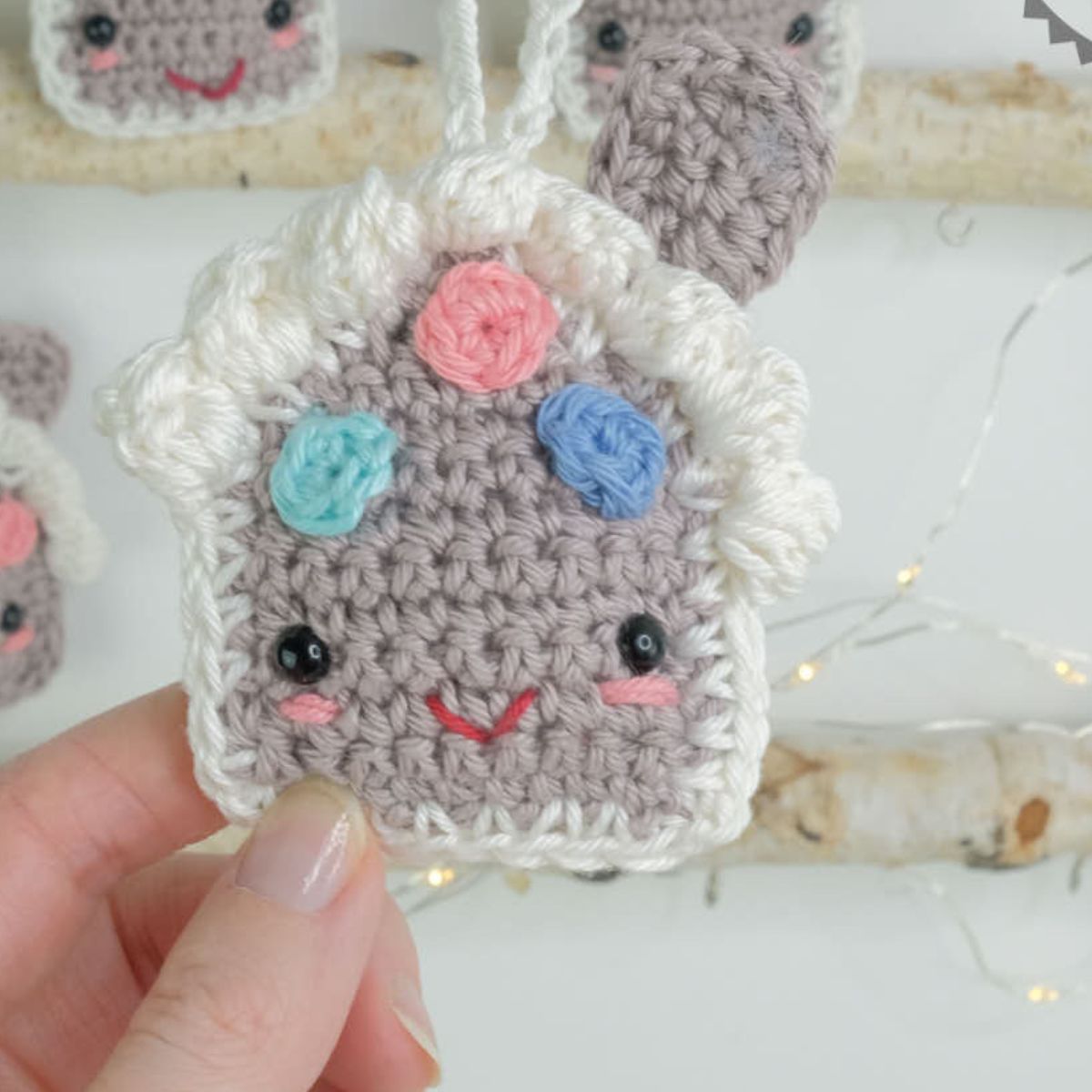 Crochet gingerbread house pattern (PDF)